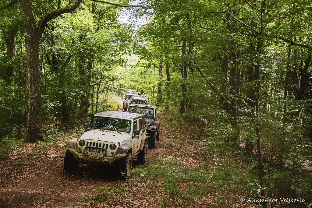 npl-overland-Offroad-Tour-Serbien-Steinboegen-2018 (27)