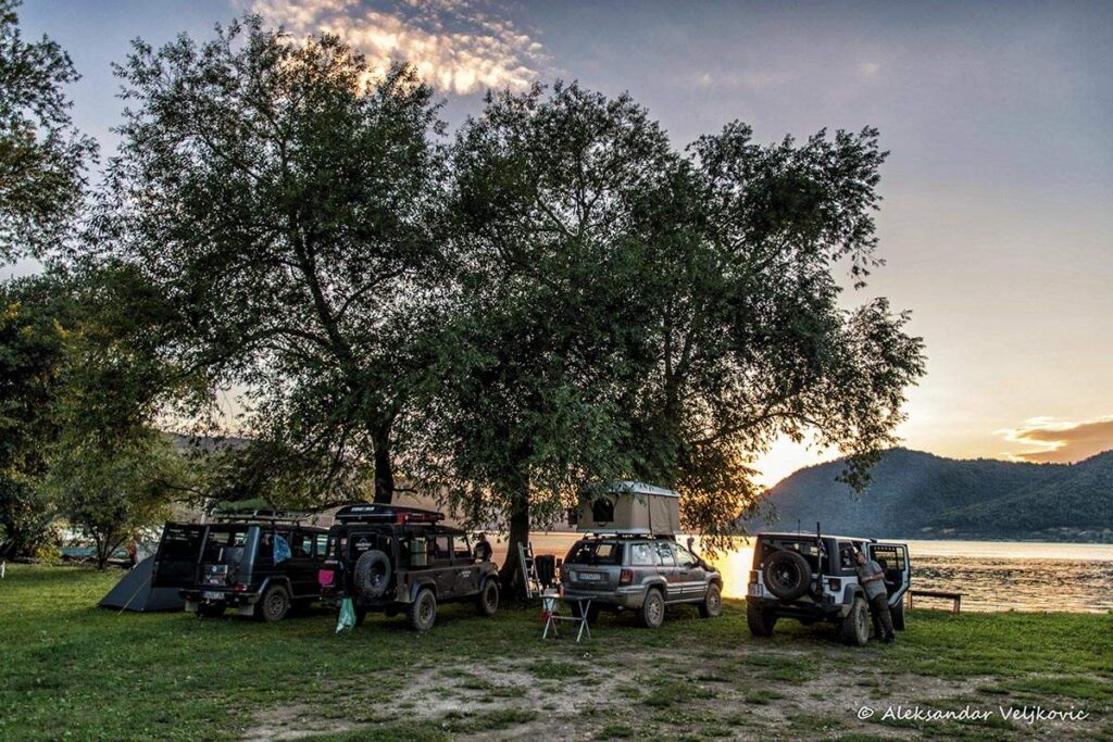 npl-overland-Offroad-Tour-Serbien-Steinboegen-2018 (6)